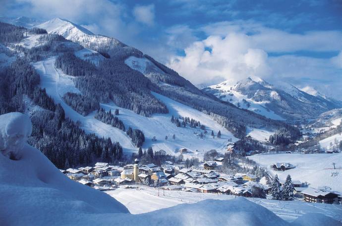 Show world   austria panorama ski resort saalbach hinterglemm  austria 069699 